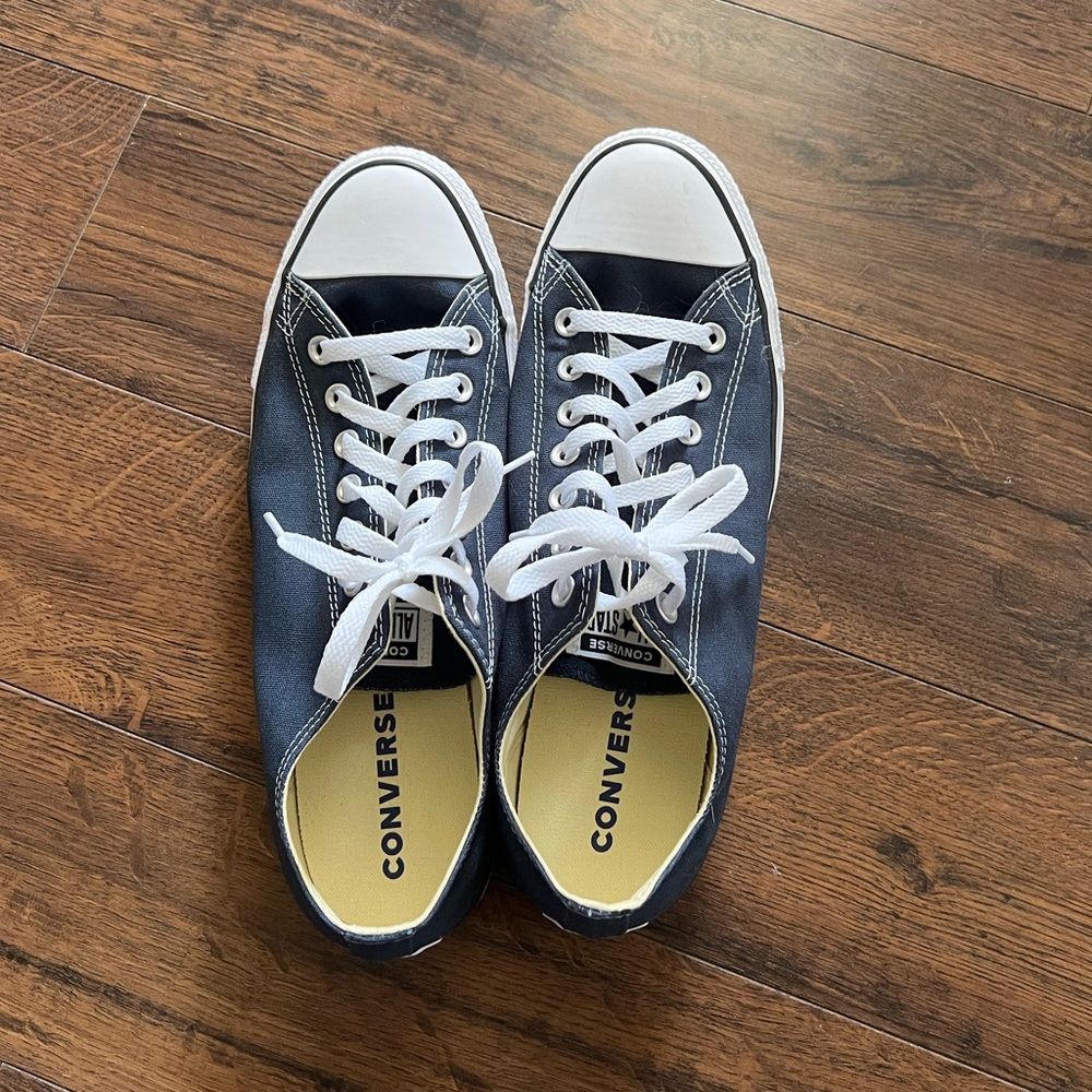 Navy Men’s Chuck Taylor Converse